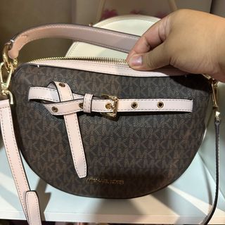 (Category: ) located in . Submitted by wardrobeus_ (Listing ID 1245935914, Image 1). Description: .
