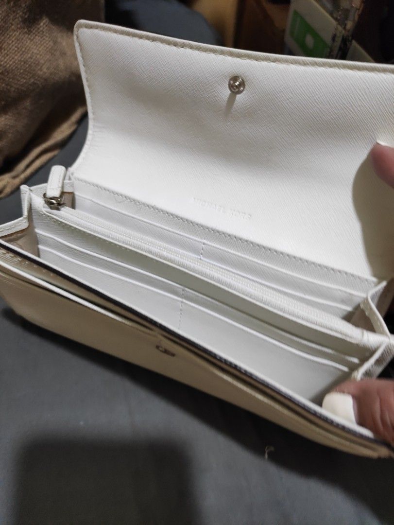 MK (Category: Luxury Bags & Wallets) located in Imus. Submitted by genramos82 (Listing ID 1245789989, Image 3). Description: White wallet.