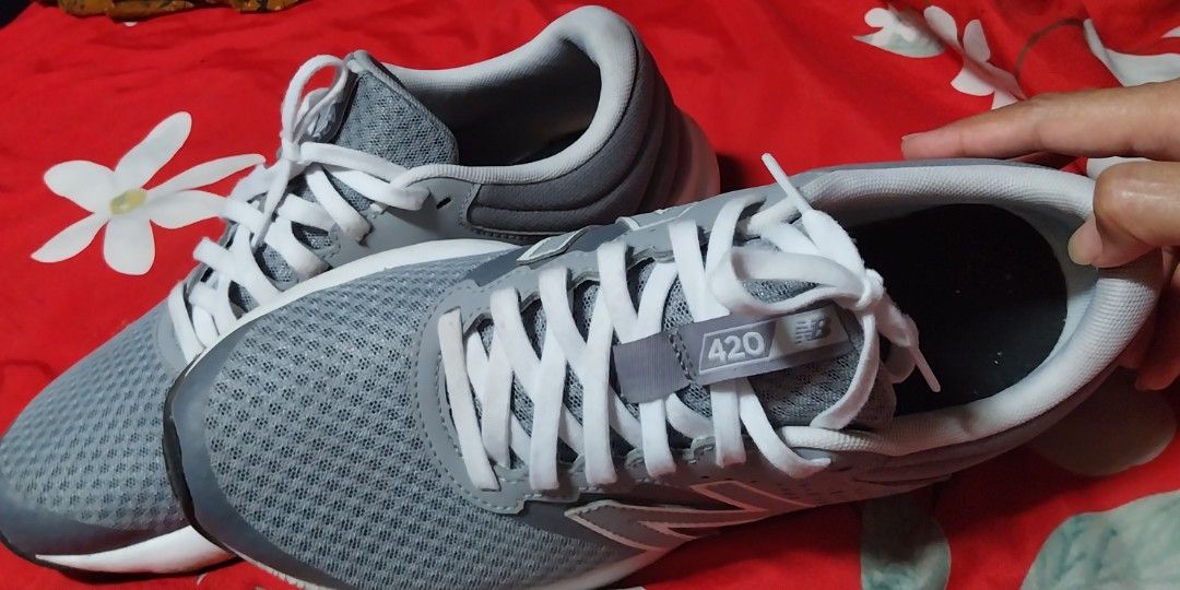 New balance 420 Fesyen Pria Sepatu Sneakers di Carousell