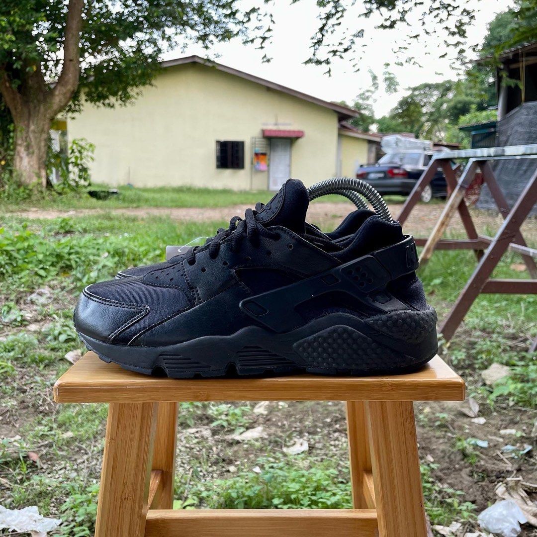Triple black huarache 6.5 top
