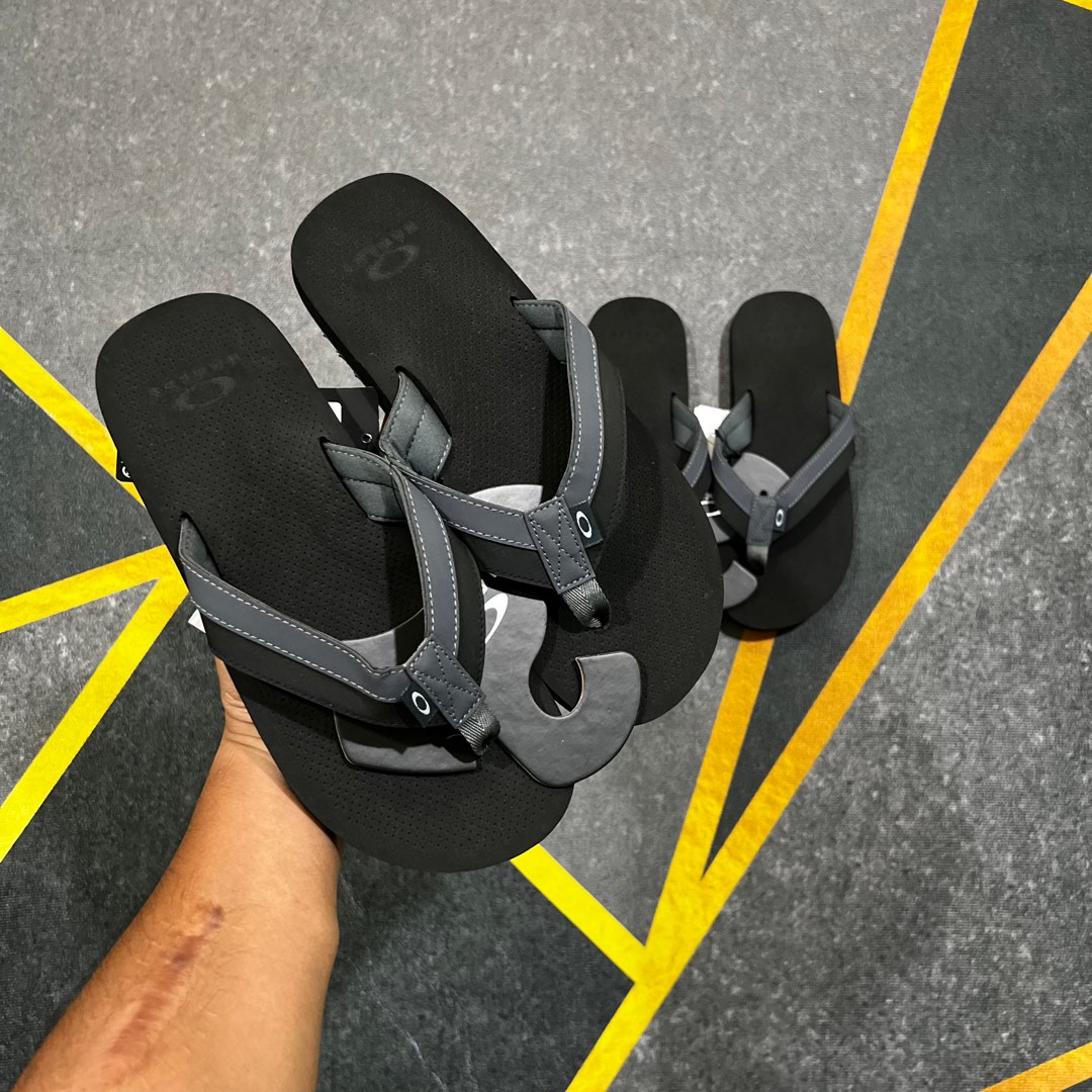Oakley flip flops mens sale uk