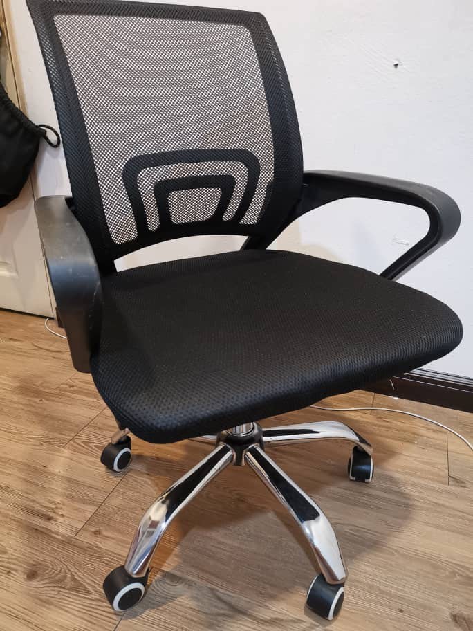 Office chair good condition, Furniture & Home Living, Furniture