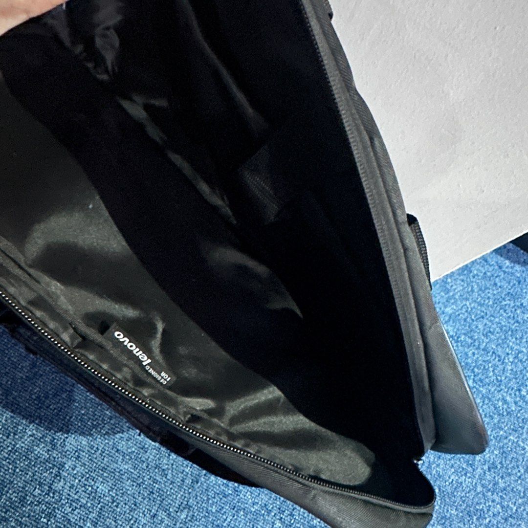 Original Laptop Bag (Lenovo) (Category: Sling Bags) located in Manila. Submitted by preloveditemph (Listing ID 1245956429, Image 2). Description: Di nagamit simula nabili yung lenovo laptop bag Nakatabi lang sa cabinet.