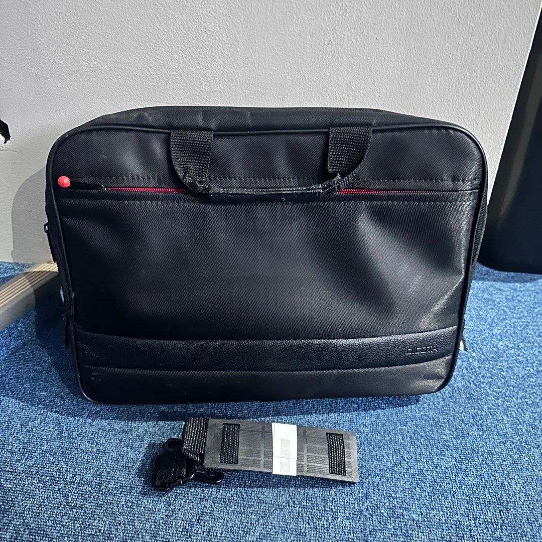 Original Laptop Bag (Lenovo) (Category: Sling Bags) located in Manila. Submitted by preloveditemph (Listing ID 1245956429, Image 1). Description: Di nagamit simula nabili yung lenovo laptop bag Nakatabi lang sa cabinet.