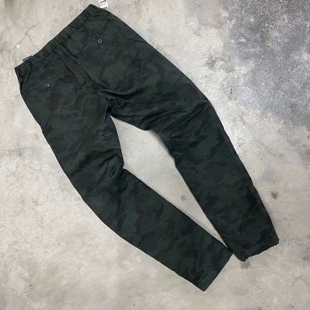 Original Uniqlo camo cargo pants, Men's Fashion, Bottoms, Trousers on Carousell