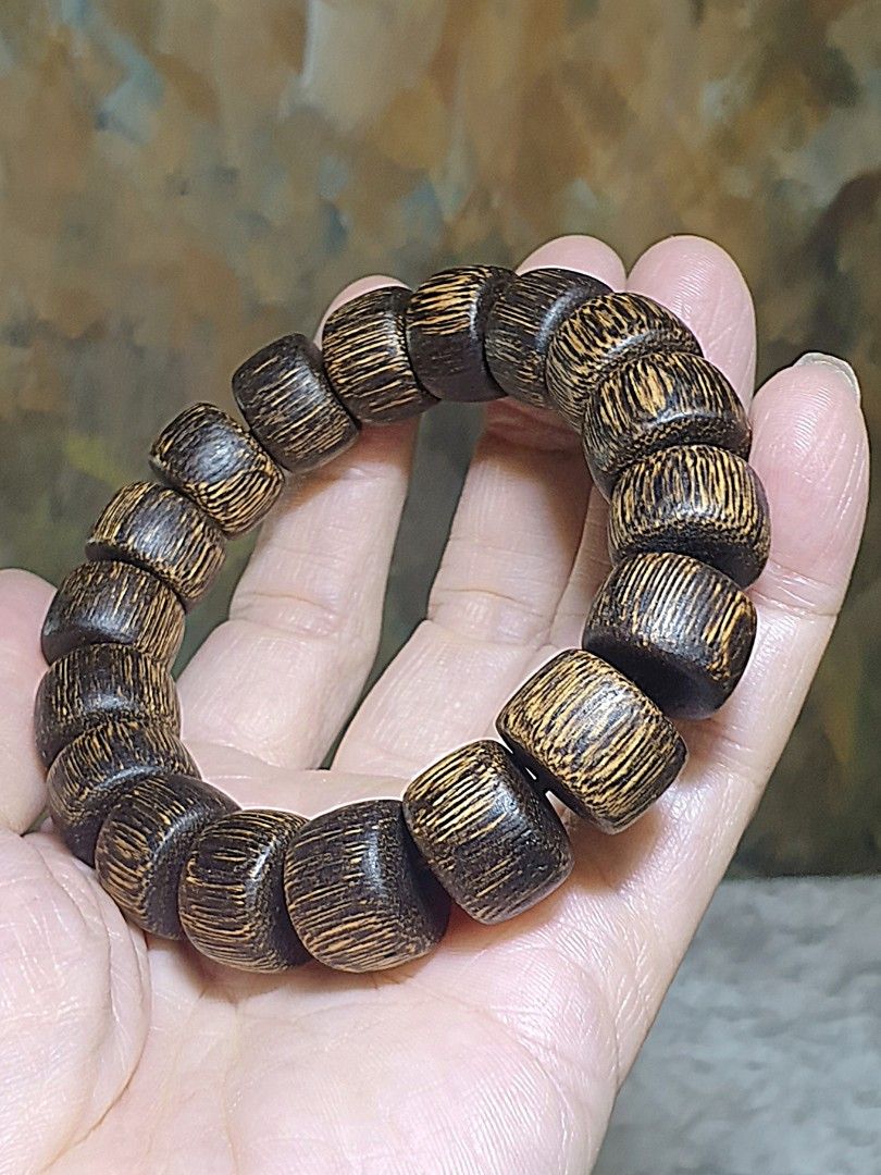 Asian bead bracelet top
