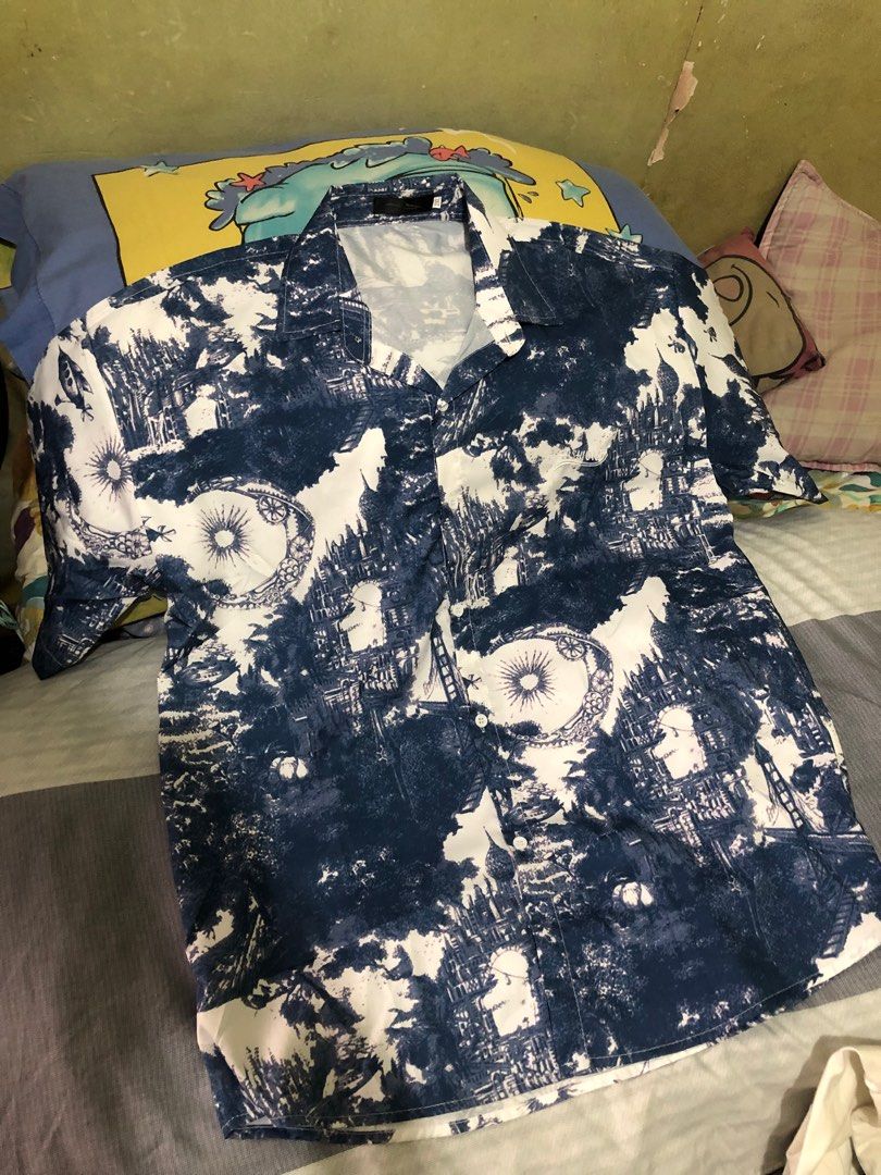 Printed Polo (Category: Tshirts & Polo Shirts ) located in Cainta. Submitted by laaaaance (Listing ID 1245853483, Image 1). Description: Dimensions: 27.5x21.5 Rfs: I want a larger size Brand new pa po, nasukat lang pero hindi nagamit. The tag says 2XL but it justs feels like a L. For more info just dm me! 😊.