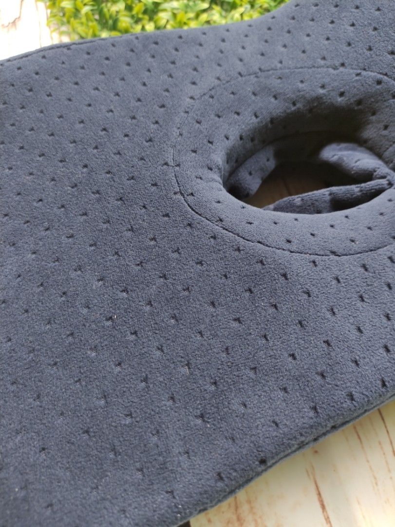 Prone / Massage Pillow (Category: Massage Devices) located in Pasig City. Submitted by hapibibiness (Listing ID 1245829092, Image 3). Description: Bought for home massage service...para may 'spa feels' at home... use mga 5-8 times but eventually natambak na lang... preferred to go sa spa pa rin 😊 Soft velvety cover that is washable. Foam is thick sturdy to serve it's purpose. Washed and sterilized before kept in the cabinet. RFS decluttering.
