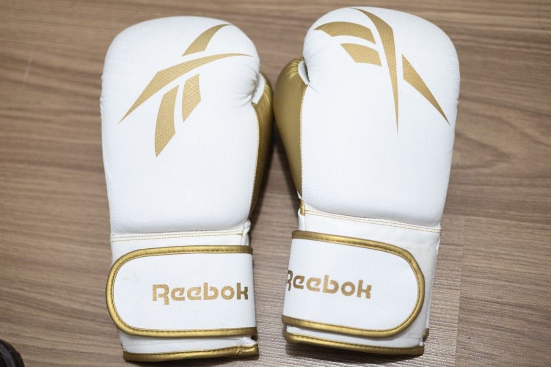 White and gold clearance reebok boxing gloves