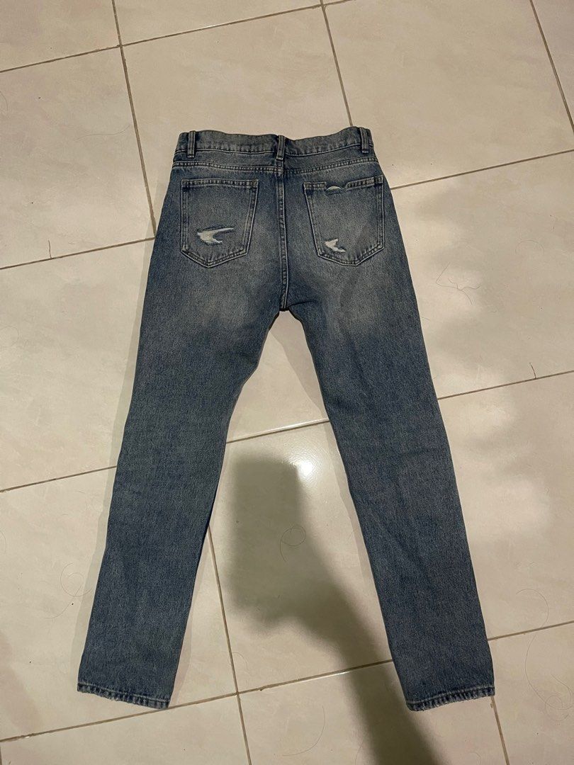 ripped jeans pria h m Fesyen Wanita Pakaian Wanita Bawahan di Carousell