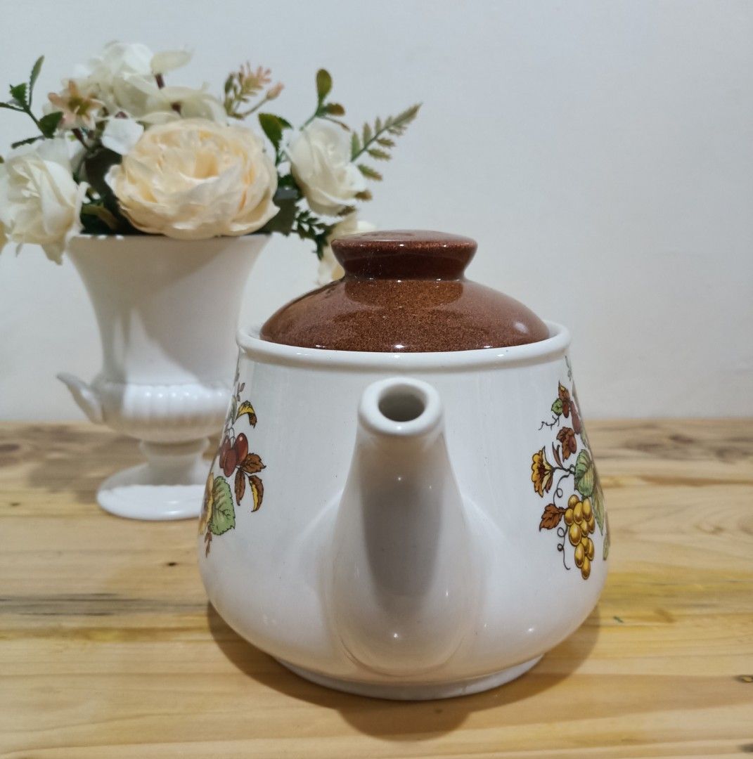 Sadler England Teapot (Category: Coffee & Tea Tableware) located in Pagbilao. Submitted by candicearp (Listing ID 1245905061, Image 2). Description: Sadler England Teapot 5' height 8.5' spout to handle.