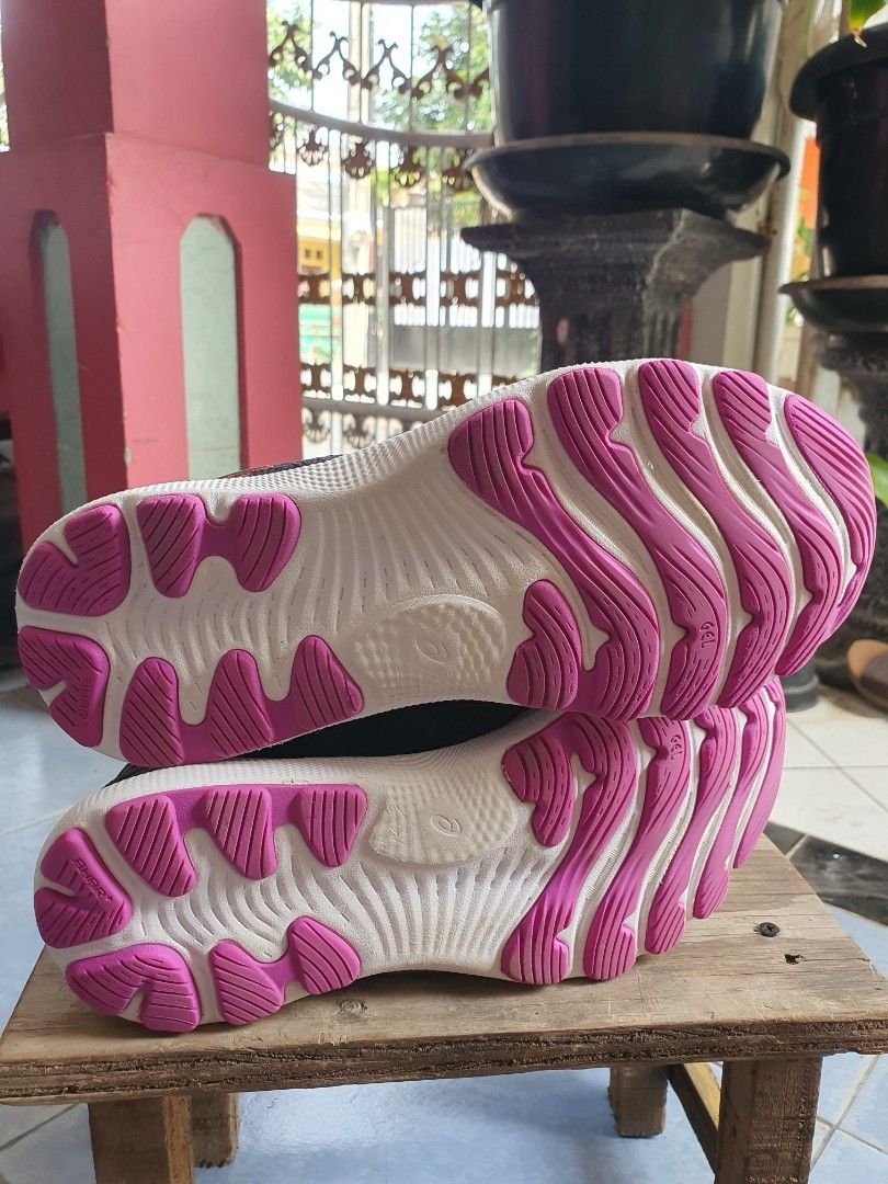 nike pegasus vs asics kayano