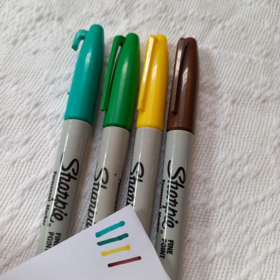 SHARPIE Fine Point Markers Set (Teal, Green, Yellow, Brown) (Category: Stationery & School Supplies) located in San Jose. Submitted by sparklyfinds (Listing ID 1245882210, Image 3). Description: -Teal: broken cap clip -Brown: fading ink Check out all stationery/writing materials in my listings: • MANUSCRIPT Modern Calligraphy Set with 2 nibs (https://carousell.app.link/9q9Xv11LXBb) • Three (3) Highlighter Set - Blue, Pink, Orange (https://carouse