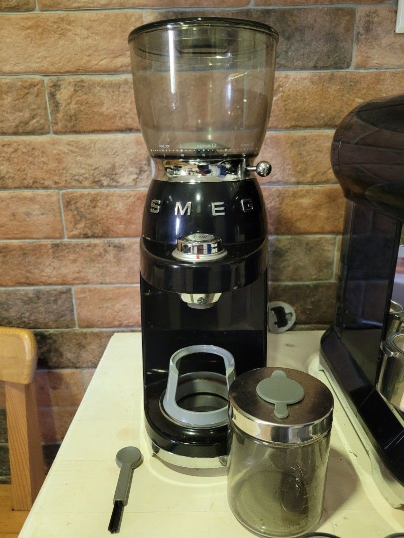 SMEG espresso machine and grinder set, TV & Home Appliances, Kitchen Appliances, Coffee Machines