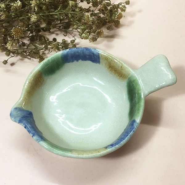 Spouted Fish Shaped Bowl (Category: Dinnerware & Cutlery) located in Mandaluyong City. Submitted by yula_noveltyfinds (Listing ID 1245953459, Image 2). Description: - Japan surplus - stoneware bowl - crackled glazed finish - Good condition / like new - can be used for soup and sauces - size approx: 5"(W) x 6.5" (L) x 2.5" height These are surplus items please manage your expectations, thank you. Actual product color may vary from the images shown