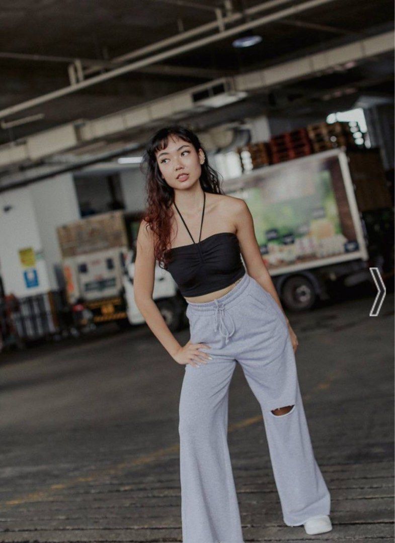 Joggers with top knee slits