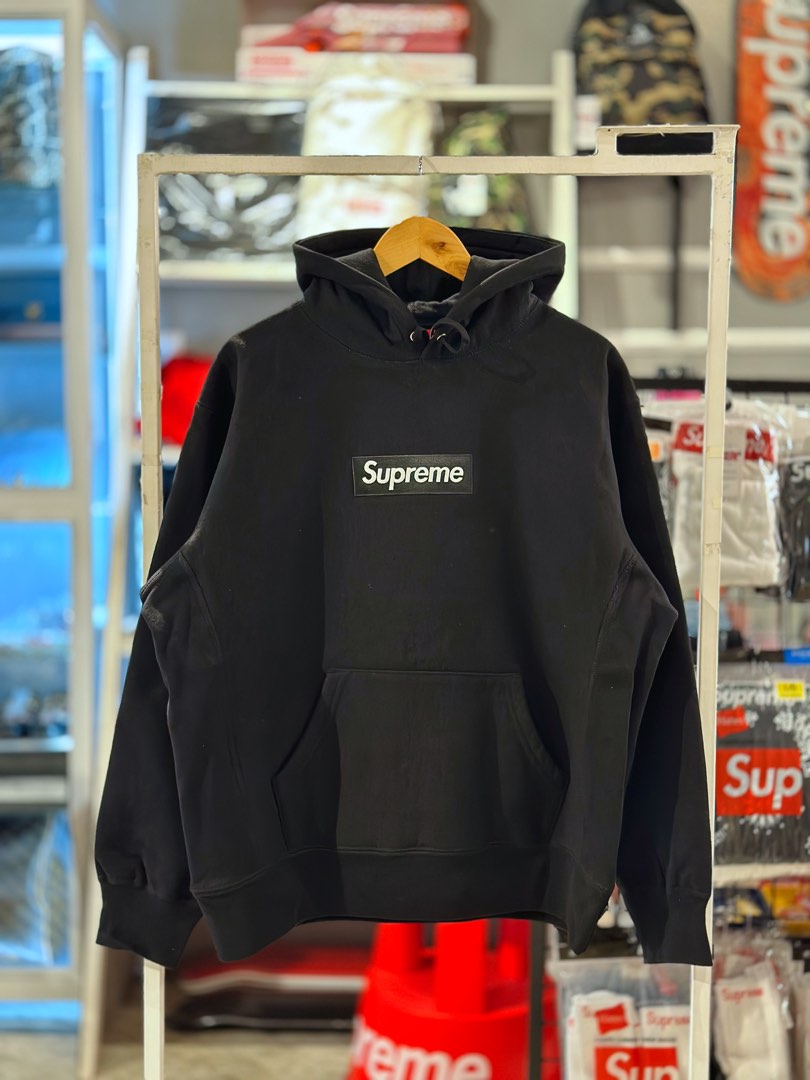 Supreme box online logo retail