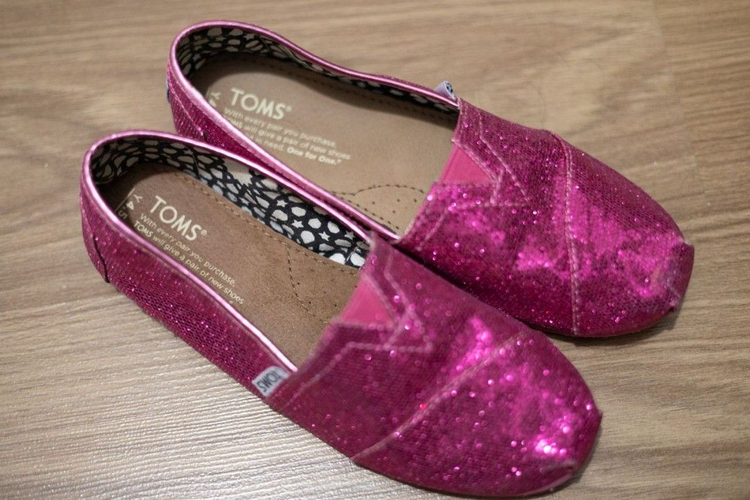TOMS pink glitter Japan size 6 on Carousell