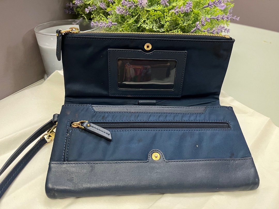 Tumi wristlet wallet clearance