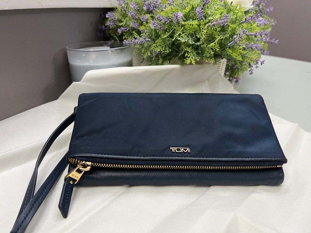 Tumi wristlet wallet 2025