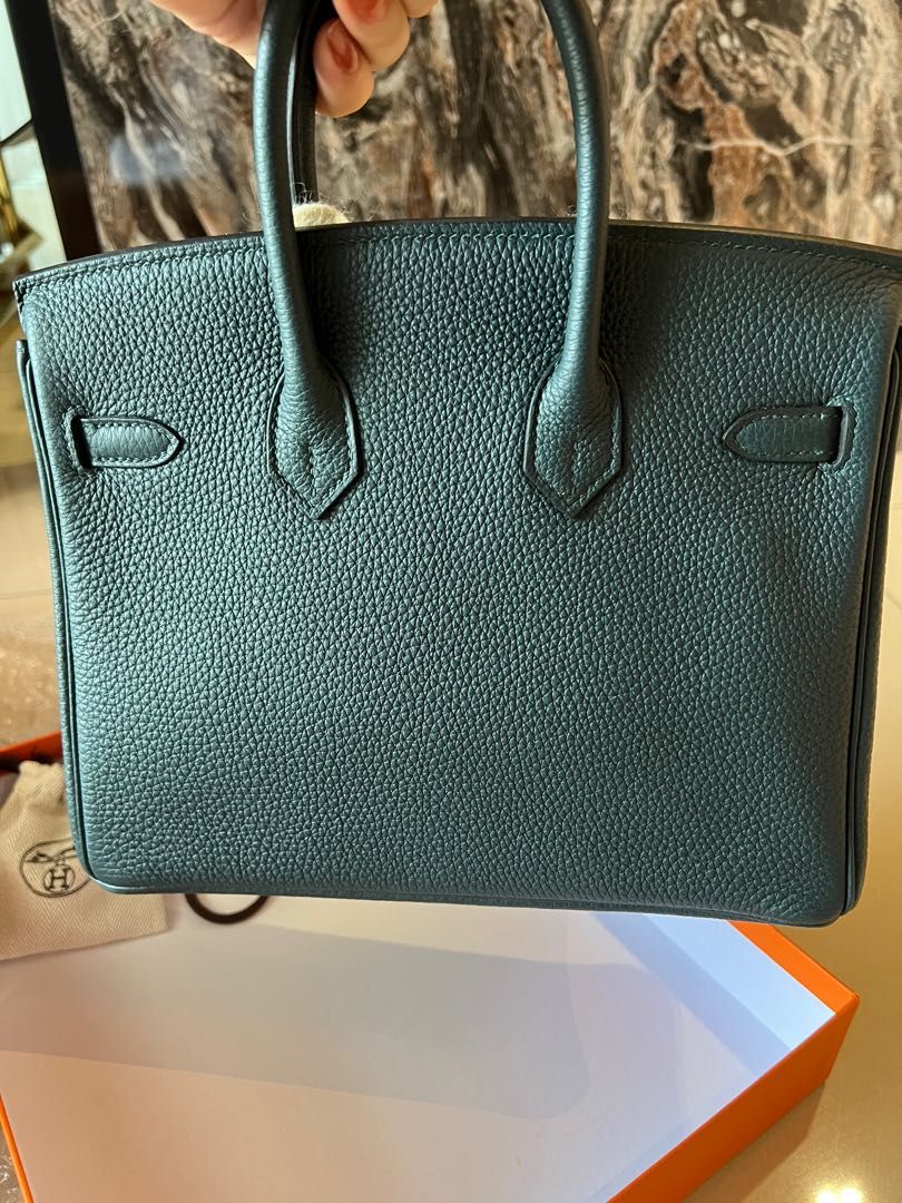 Going ga ga over this unused Birkin 25 Togo in vert cypress. She is U