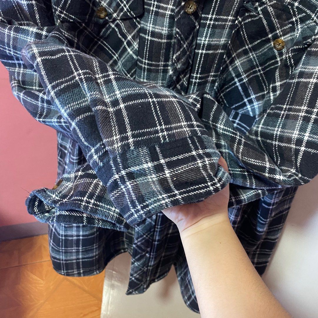 Vintage Levi's Flannel Jacket (Category: Coats, Jackets and Outerwear) located in Manila. Submitted by avery.declutter (Listing ID 1245888055, Image 2). Description: • BRAND: Levi's • Size: Large to XL • Dimes: 31x26 • Issue: NONE • Guaranteed Authentic (money back if fake) • Fits well for tall people.