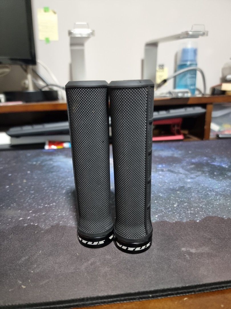 Vitus lock on grips store