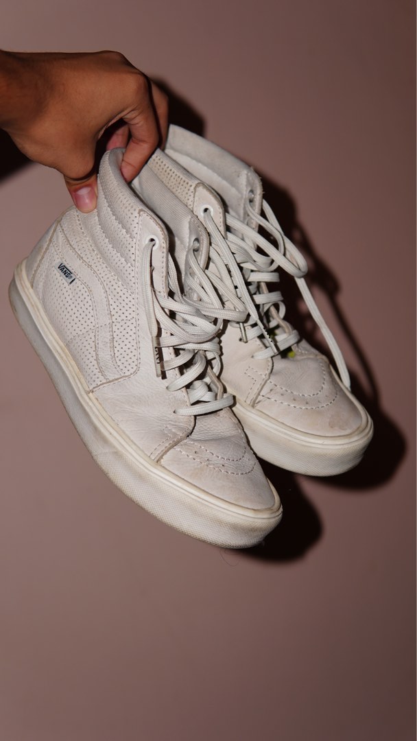 Beat up white vans online