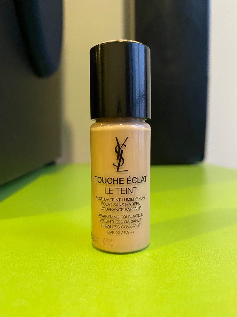 YVES SAINT LAURENT Touche Eclat Le Teint Awakening Foundation SPF22 B10