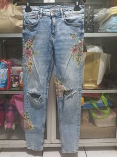 ZARA JEANS RIPPED SIZE XS Skinny Low Waist