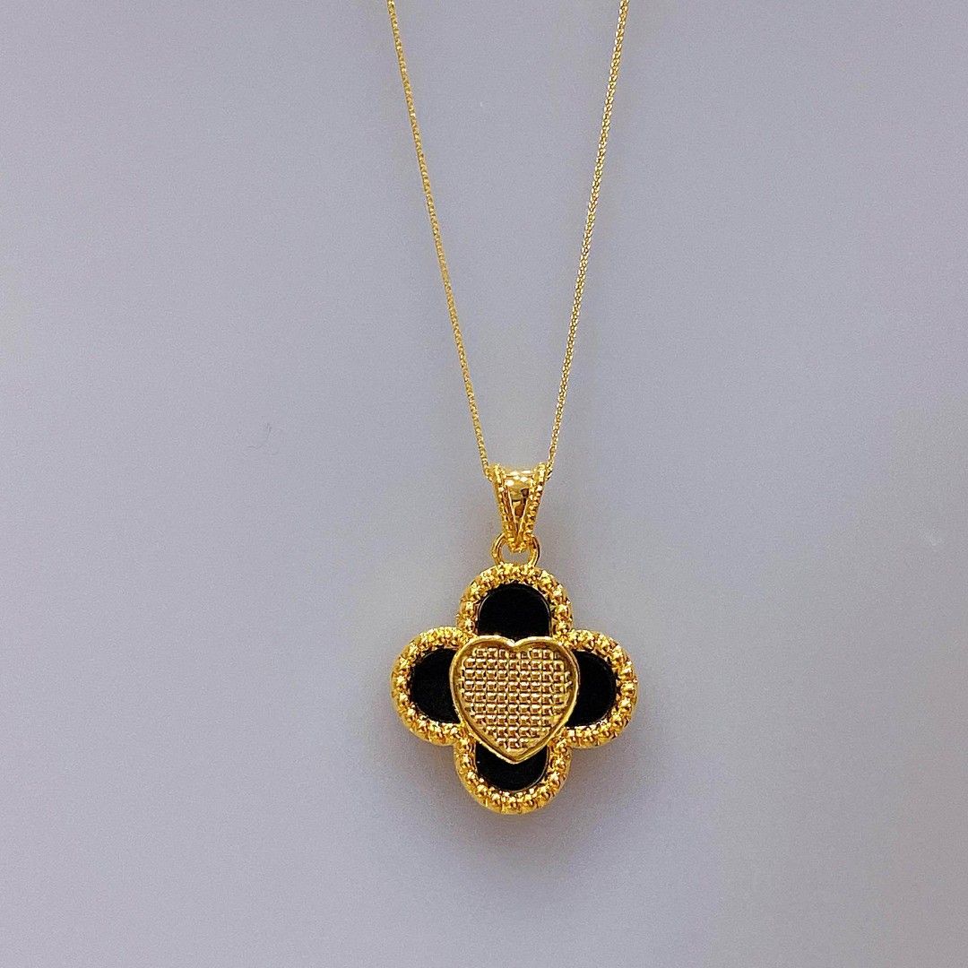 18k CLOVER NECKLACE, Women's Fashion, Jewelry & Organizers, Necklaces on  Carousell