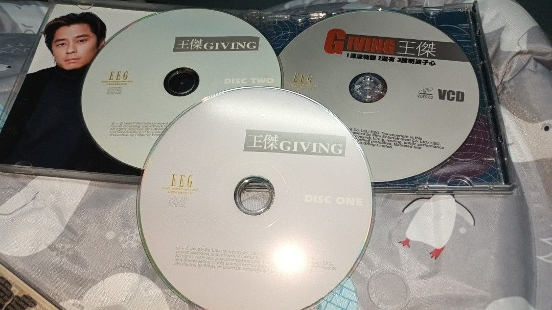 王傑 GIVING 舊版 2 CD +VCD, 興趣及遊戲, 音樂、樂器 & 配件, 音樂與媒體 - CD 及 DVD - Carousell