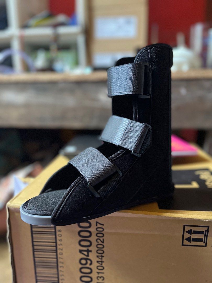 ankle brace / foot brace, Health & Nutrition, Medical Supplies & Tools