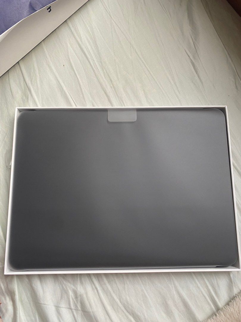 Apple Smart Keyboard Folio for iPad Pro and Air (Category: Other Mobile & Gadget Accessories) located in Taguig. Submitted by ysellsstuff (Listing ID 1240932769, Image 3). Description: Basically new, no issues .