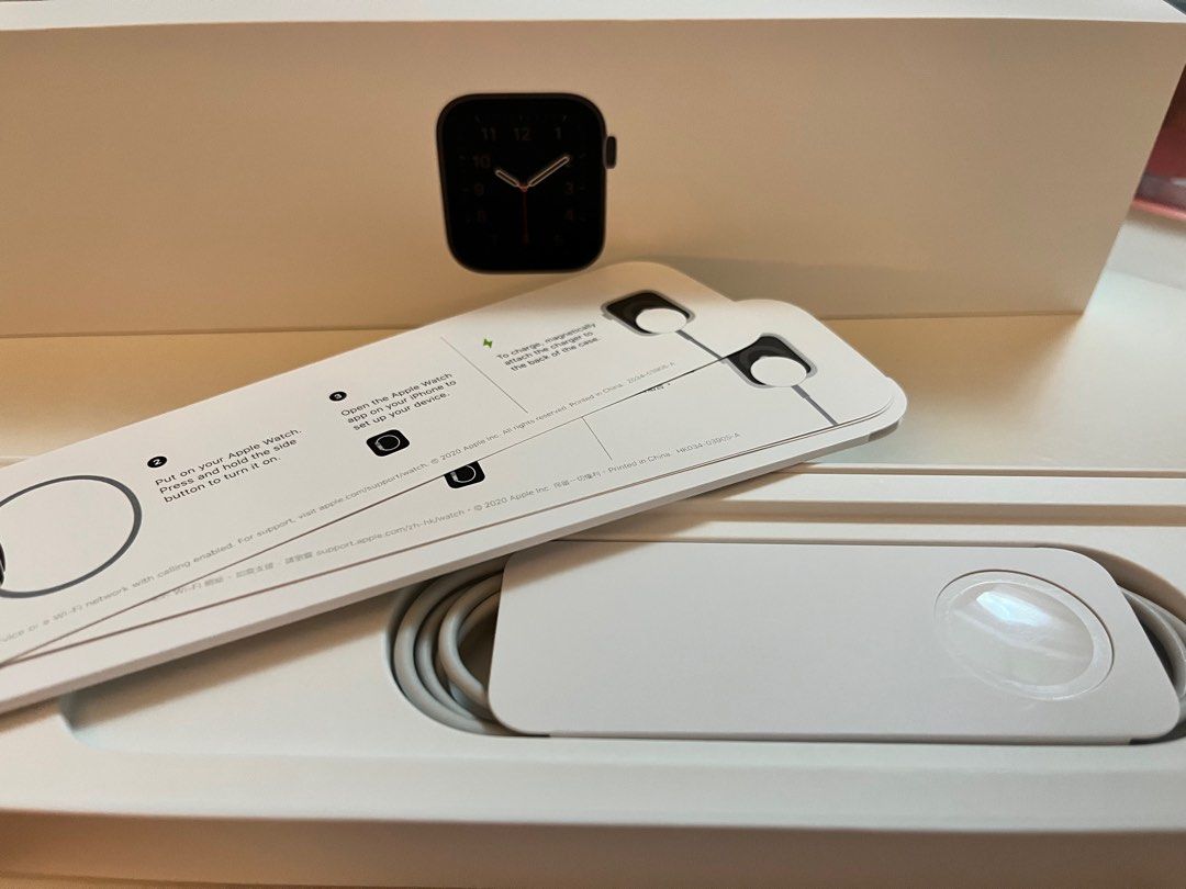Apple watch se charger in box sales