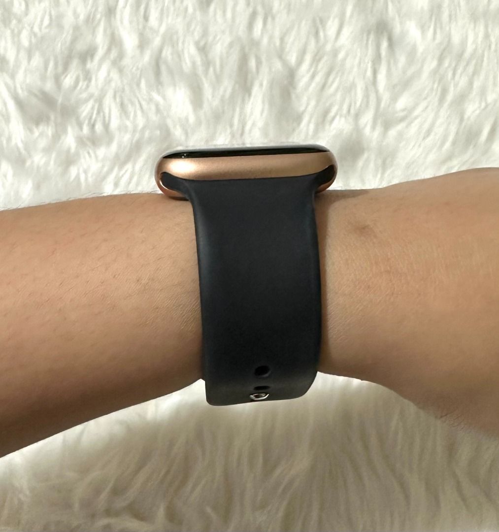 Gold aluminum case with solo 2025 loop