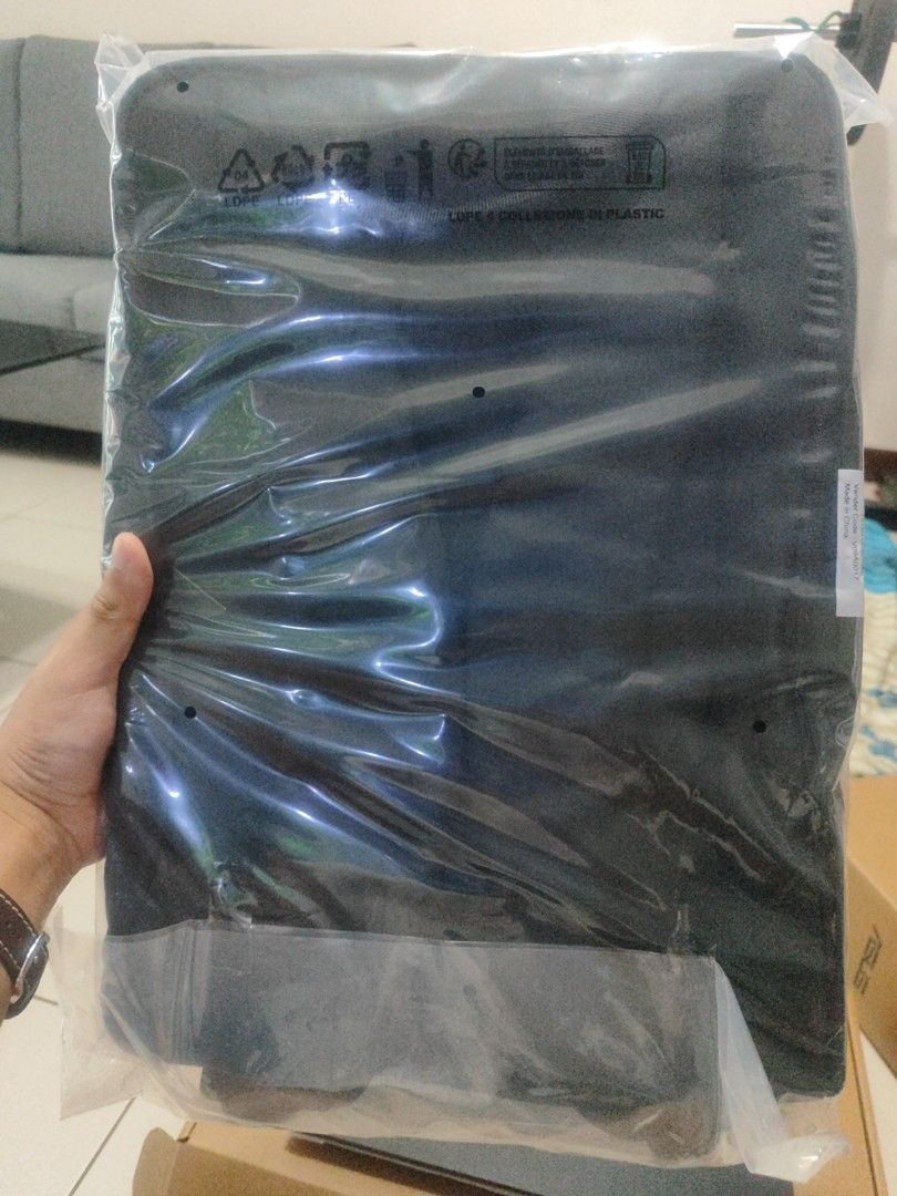 ASUS Backpack (Category: Backpacks) located in Singapore. Submitted by that_guy_ (Listing ID 1240872613, Image 3). Description: Got it as a free gift with the purchase of my laptop, very negotiable..