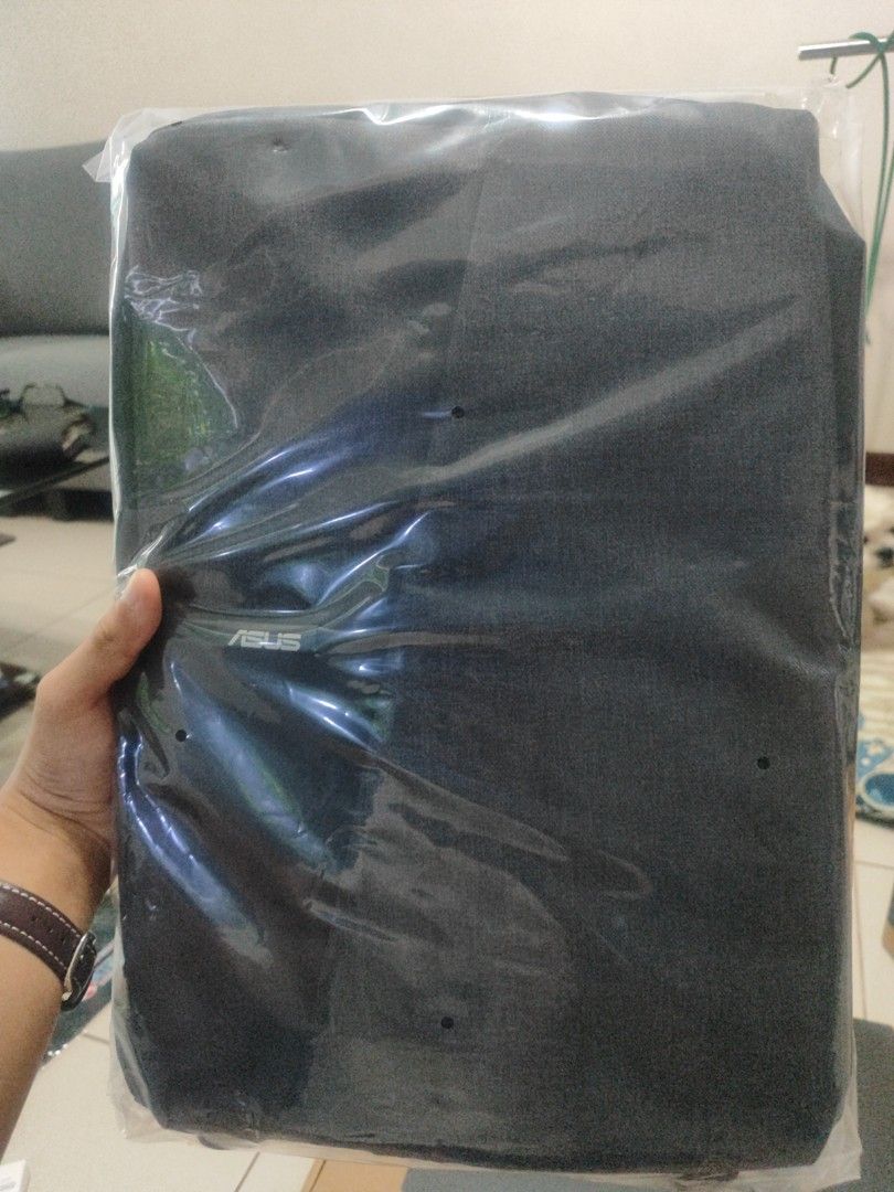 ASUS Backpack (Category: Backpacks) located in Singapore. Submitted by that_guy_ (Listing ID 1240872613, Image 2). Description: Got it as a free gift with the purchase of my laptop, very negotiable..