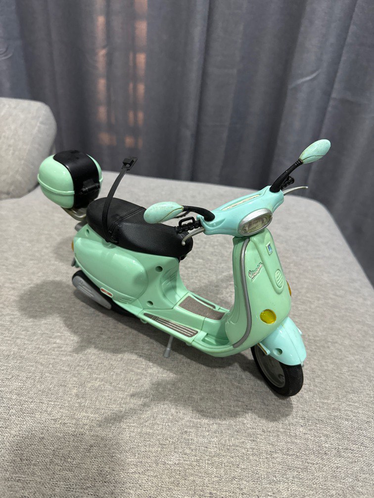 Barbie vespa top motor scooter mattel