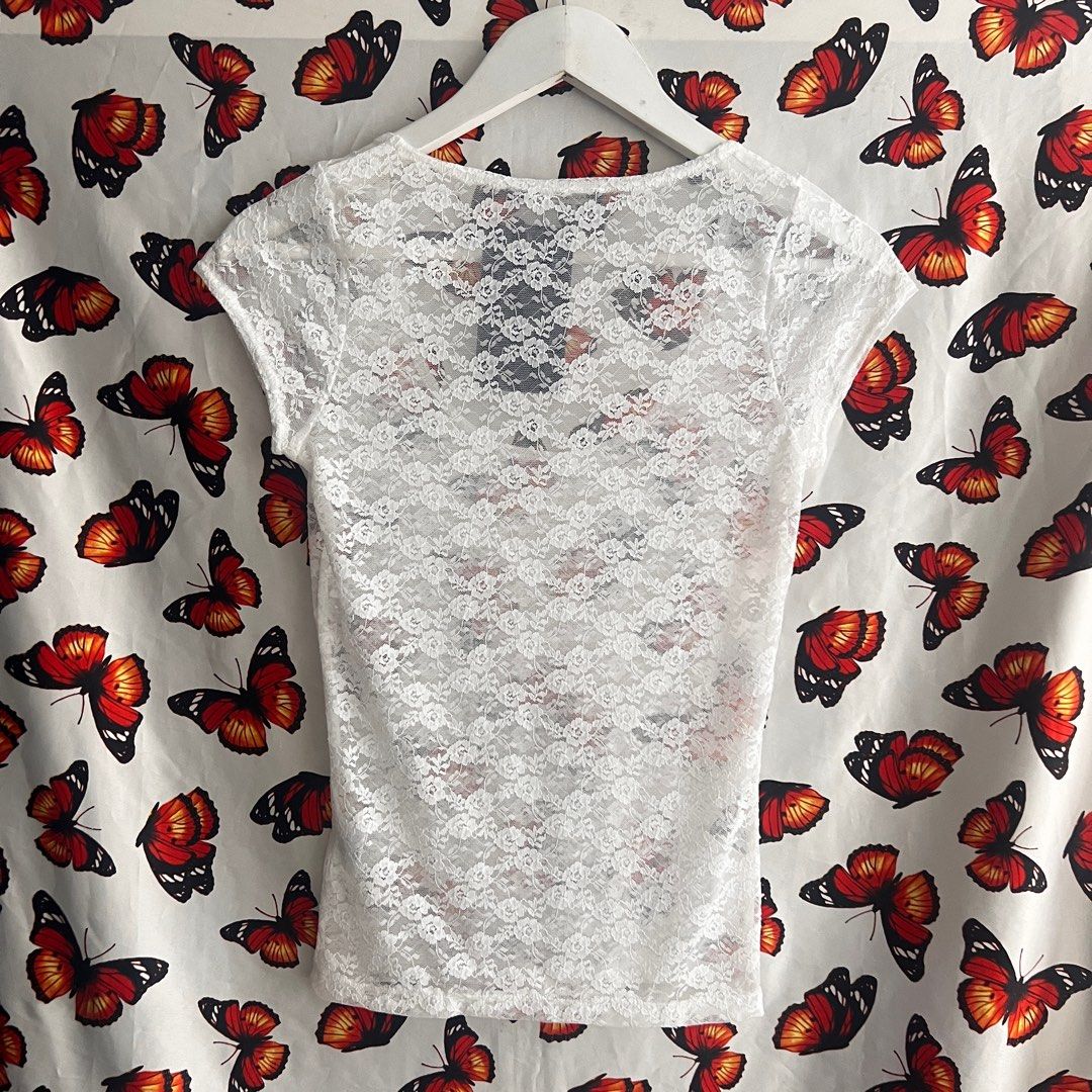 BNWT brandy melville white lace lila / mckenna top tee tshirt, 女裝, 上衣,  T-shirt - Carousell