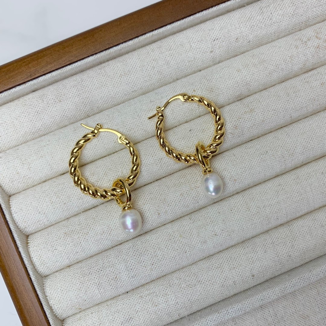 W brand earrings outlet