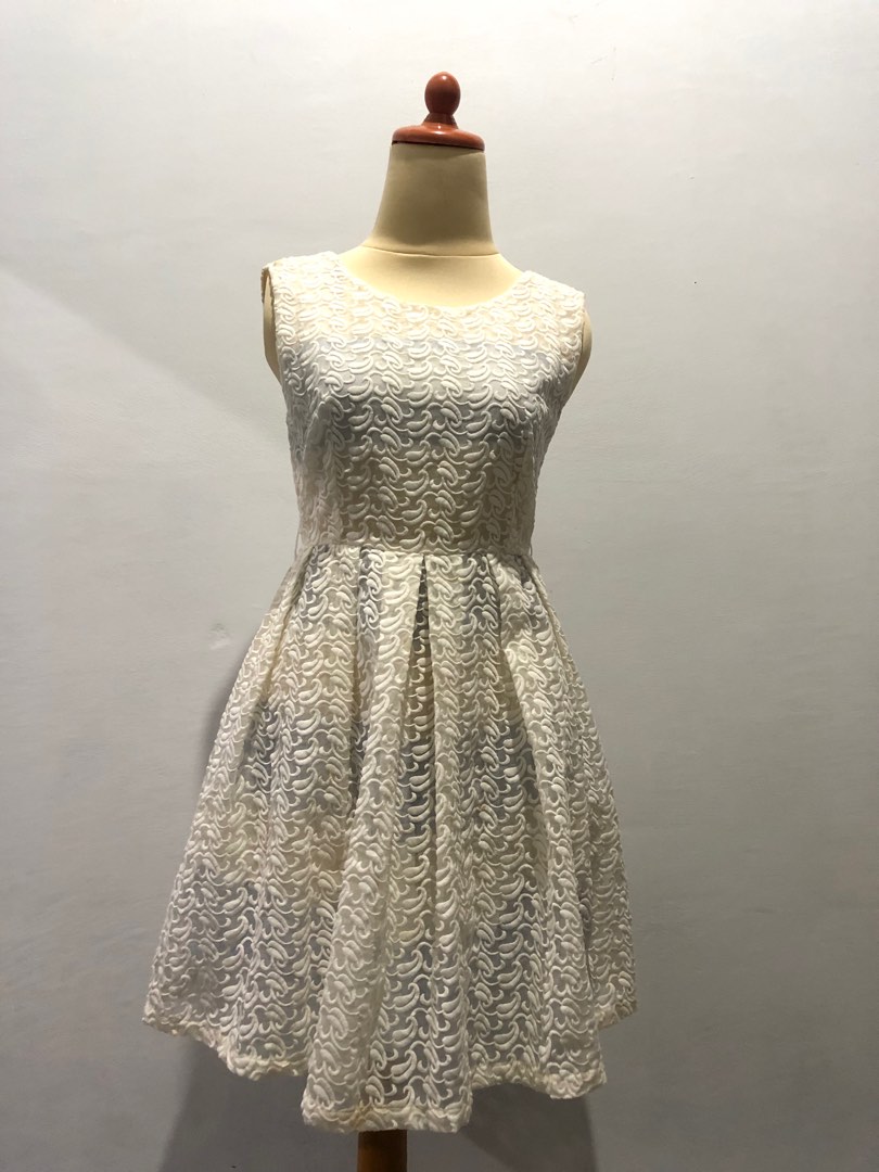 Brokat Mini Dress, Fesyen Wanita, Pakaian Wanita, Gaun & Rok di Carousell