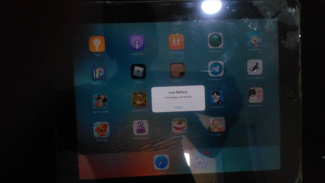 Classic Ipad 2 Cellular Wifi for sale for collection/simple use. 100%  function
