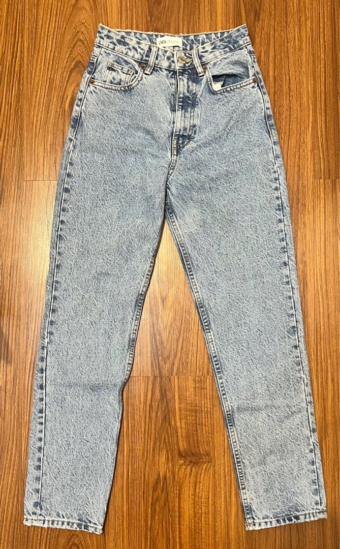 Classic Zara Mom Jeans (Category: Jeans) located in Taytay. Submitted by ac.declutters (Listing ID 1240966821, Image 3). Description: - rfs: doesn’t fit me na :( - EUR 32/USA 0 - best fits waistline 24 - pristine condition - authentic zara mom jeans.