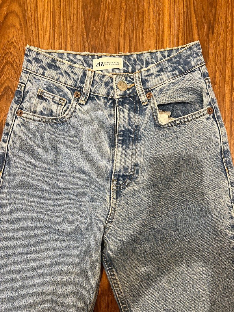 Classic Zara Mom Jeans (Category: Jeans) located in Taytay. Submitted by ac.declutters (Listing ID 1240966821, Image 2). Description: - rfs: doesn’t fit me na :( - EUR 32/USA 0 - best fits waistline 24 - pristine condition - authentic zara mom jeans.