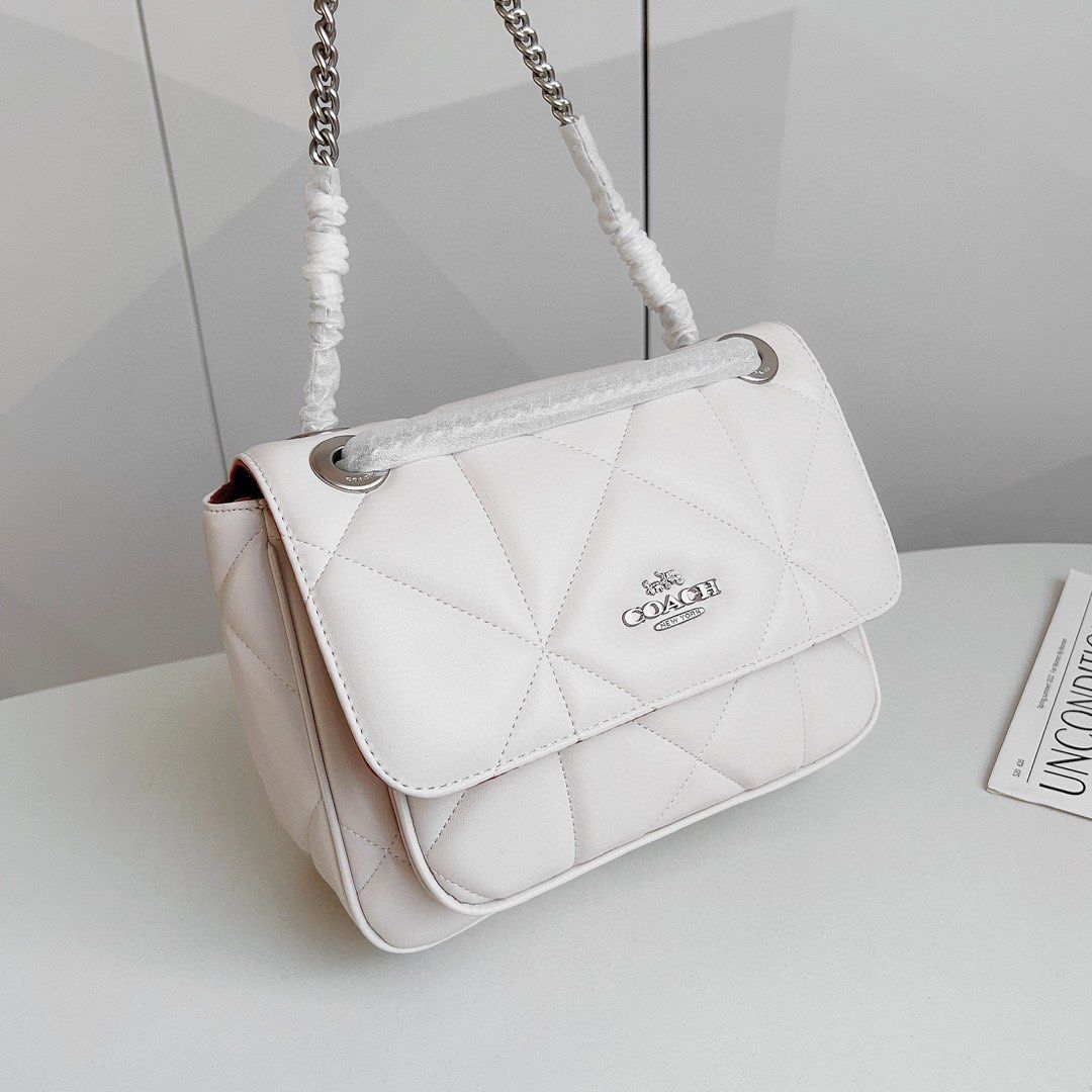 White coach clutch outlet