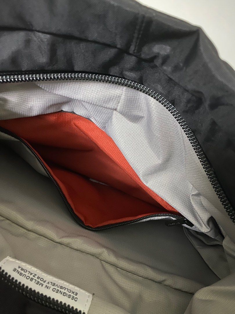 Crumpler zalora hotsell