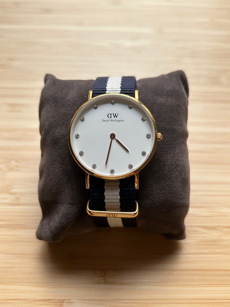 DANIEL WELLINGTON ROSEGOLD AND DIAMONDS W NAVY STRIPE STRAP WATCH