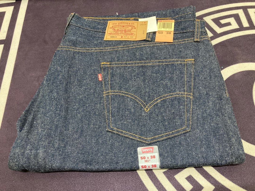 Deadstock 90's Shrink-to-Fit Levi's 501 jeans - Made in USA - Size