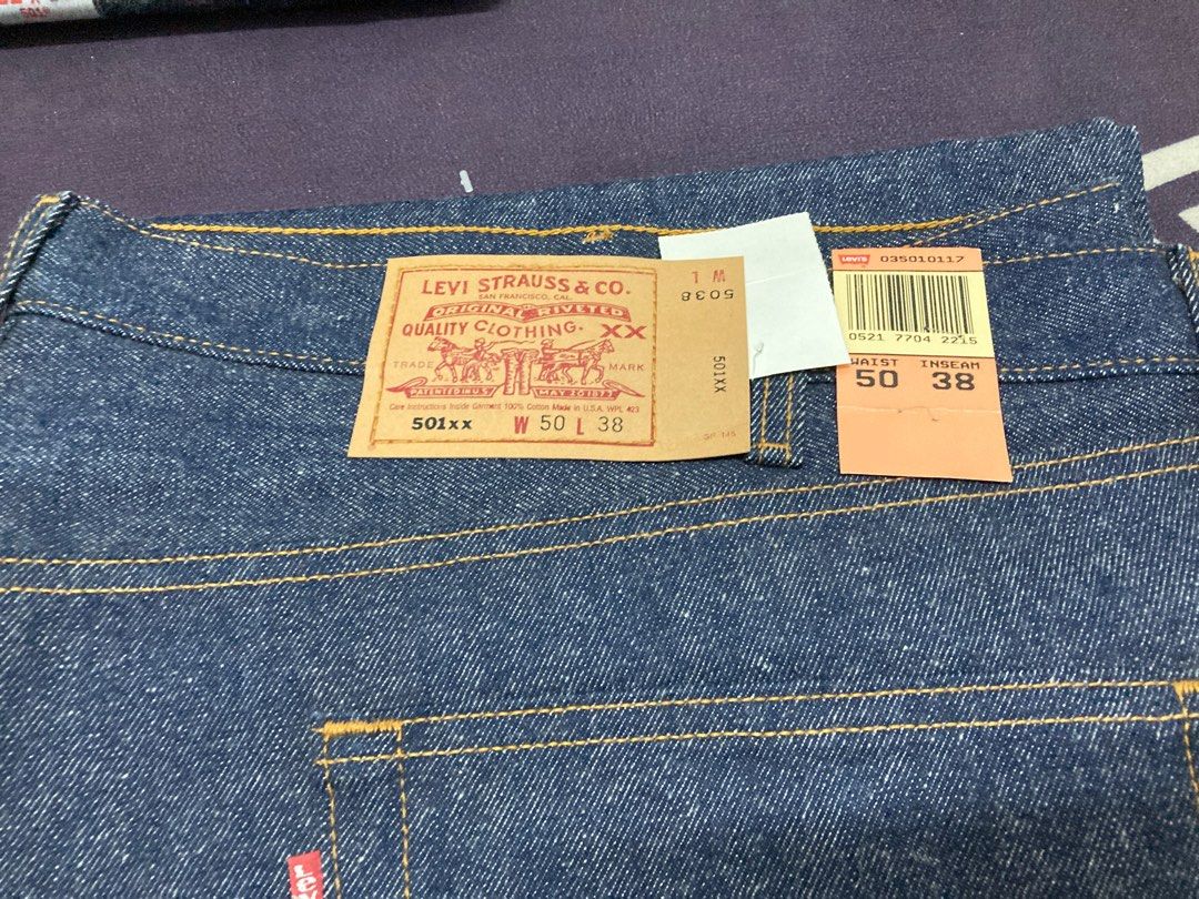 Deadstock 90's Shrink-to-Fit Levi's 501 jeans - Made in USA - Size